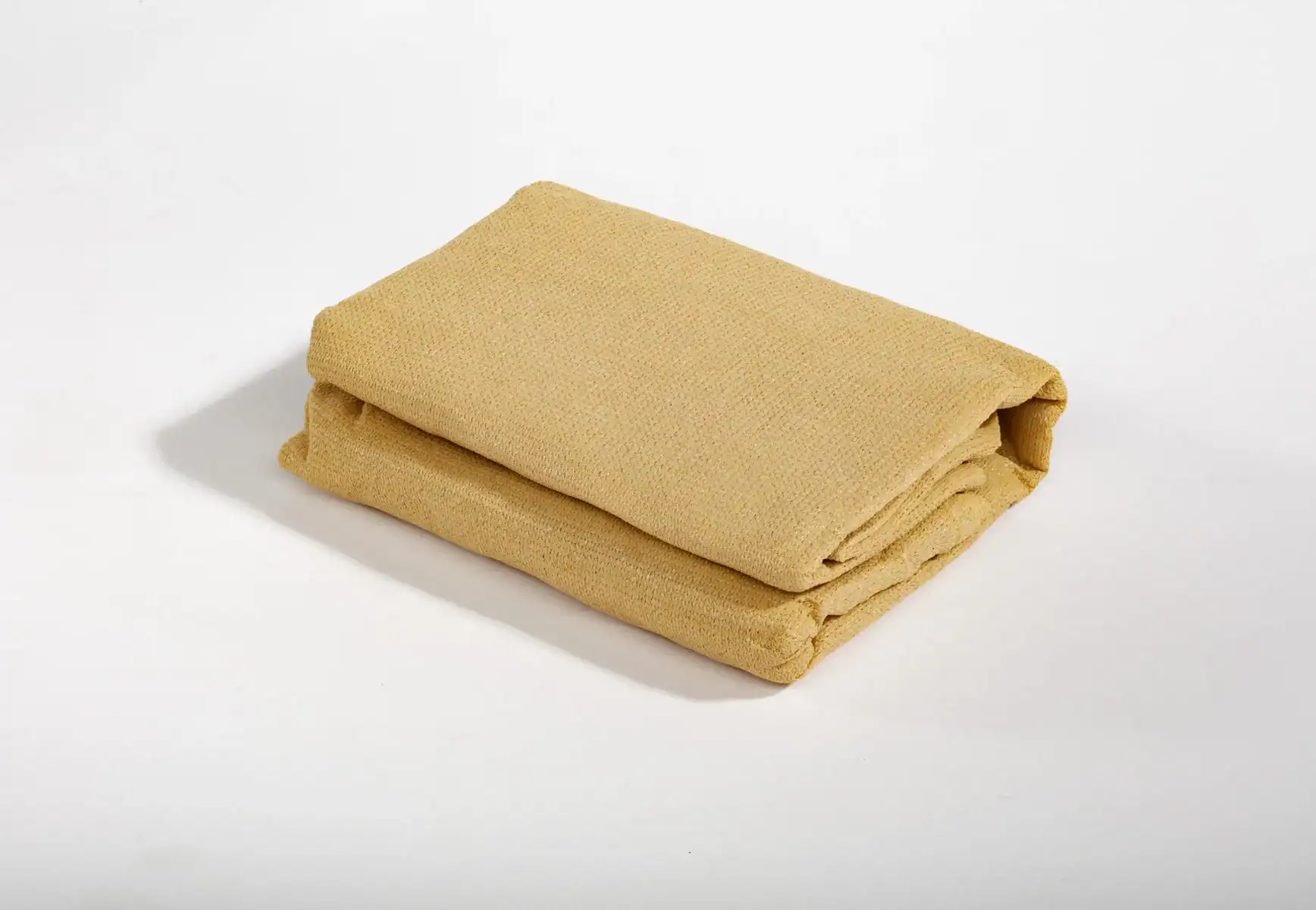 Weiche, goldene Mikrofaser-Fußmatte, ideal für Badezimmer und Wellnessbereiche, ikonisch für GoldFerse. Hochwertiges Textil für komfortablen Fußkomfort, pflegeleicht und rutschfest. Perfekt für professionelle Anwendungen.
