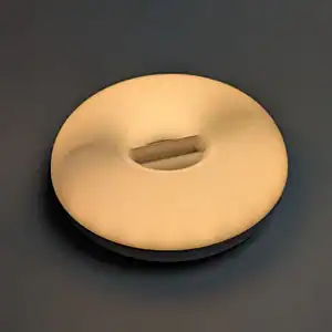 Luxus-Goldfersen-Körperpflegeprodukt mit goldener Veredelung, innovatives Design, stilvoller Bathroom-Accessoire, modernes Badezimmer-Accessoire.