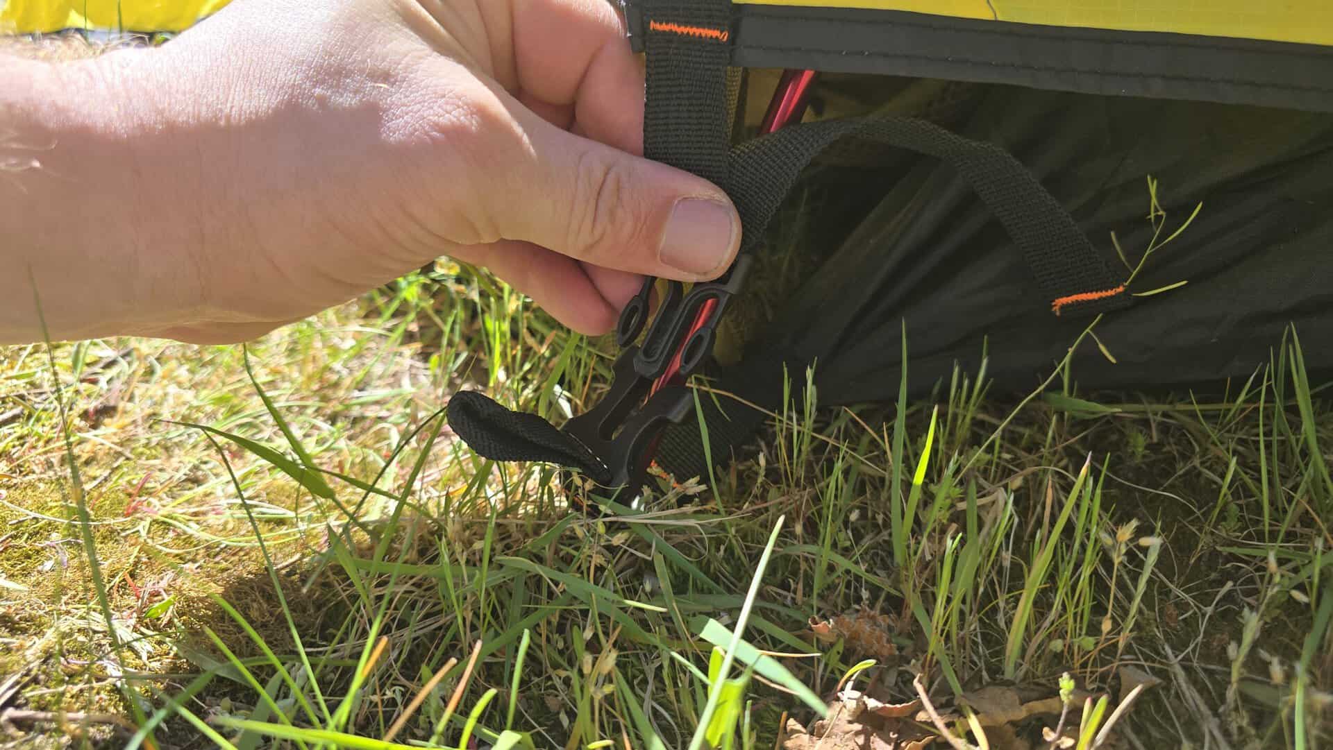 Kompaktes, ultraleichtes 2-Personen-Zelt für Trekking und Camping, ideal für Outdoor-Abenteuer, nur 2 kg schwer, perfekt für Rucksacktouren und Naturerkundungen.
